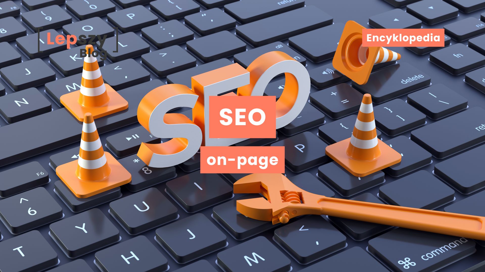Czarna klawiatura z trójwymiarowym pomarańczowo-białym napisem „SEO”, obok którego leży pomarańczowy klucz i biało-pomarańczowe trójkąty ostrzegawcze – napis „SEO on page”, symbol technicznej optymalizacji strony i dbałości o każdy jej szczegół.