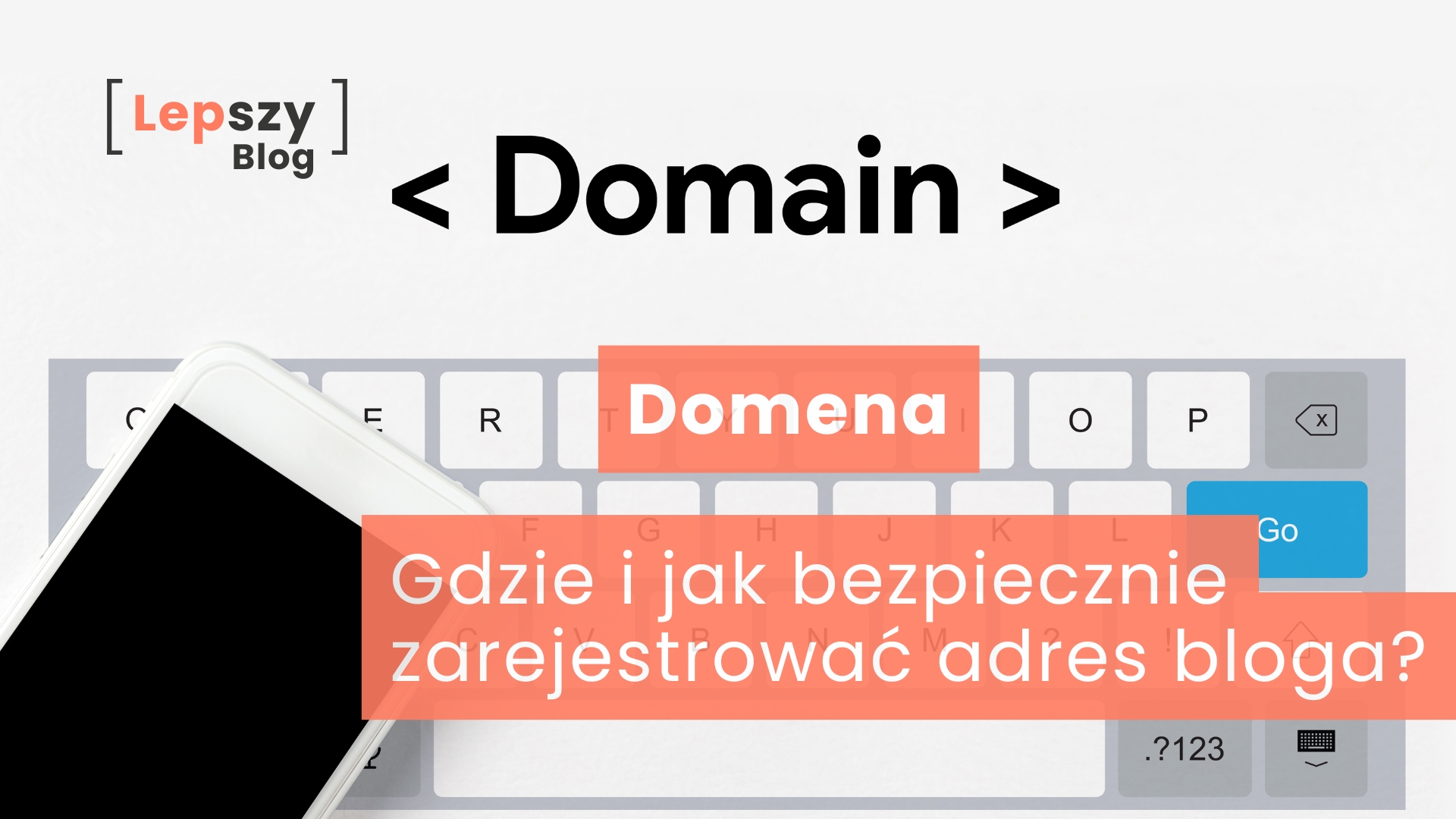 Graficzny wzór klawiatury z widocznym u góry napisem DOMAIN oraz smartfonem leżącym na klawiszach. Na grafice umieszczono napis „Domena - gdzie i jak ją zarejestrować?”, odnoszący się do pierwszego kroku w budowaniu własnego miejsca i tożsamości w sieci.