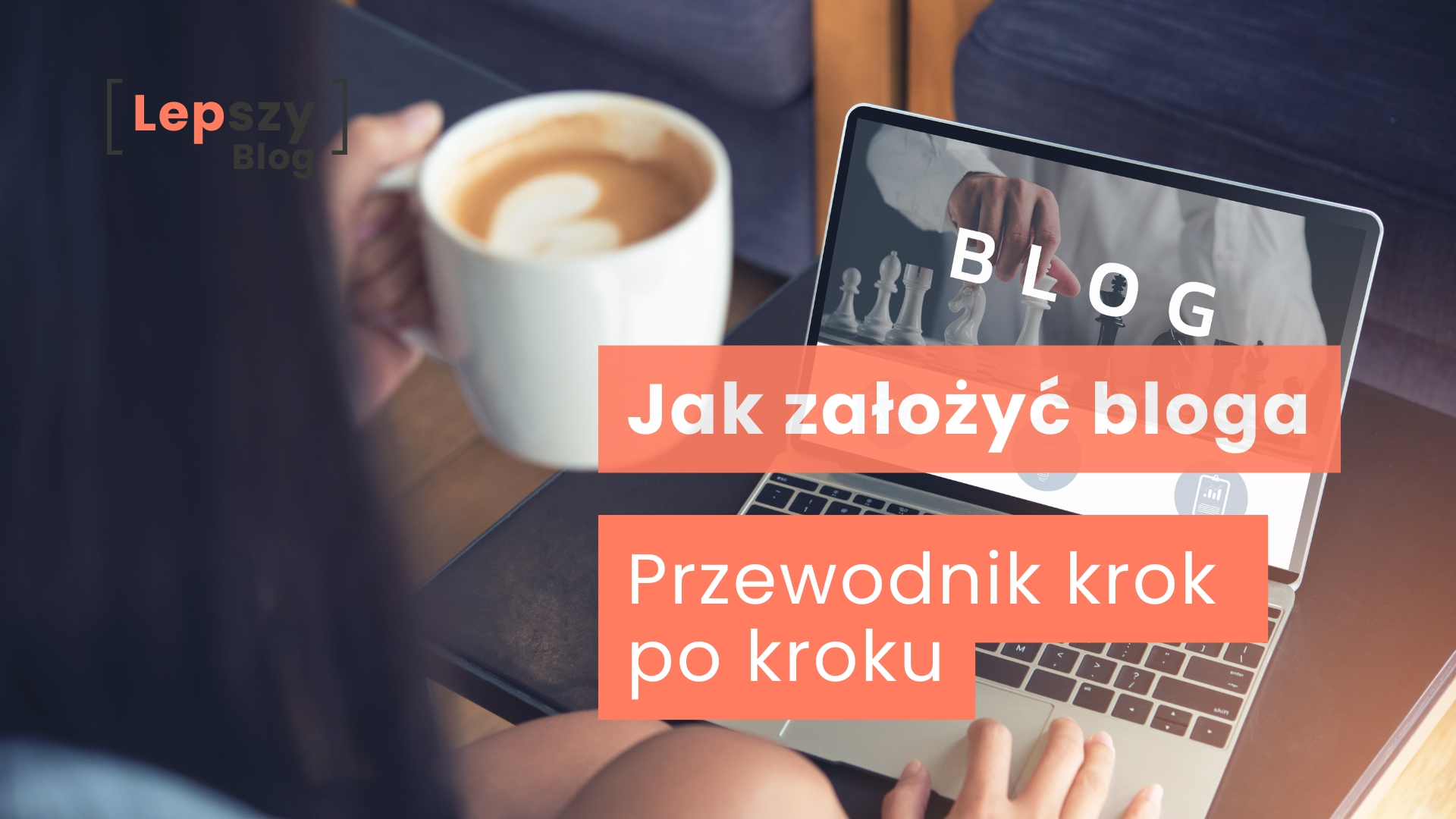 Napis Jak założyć bloga i Przewodnik krok po kroku na tle laptopa - strona filarowa kursu tworzenia stron na lepszyblog.pl.