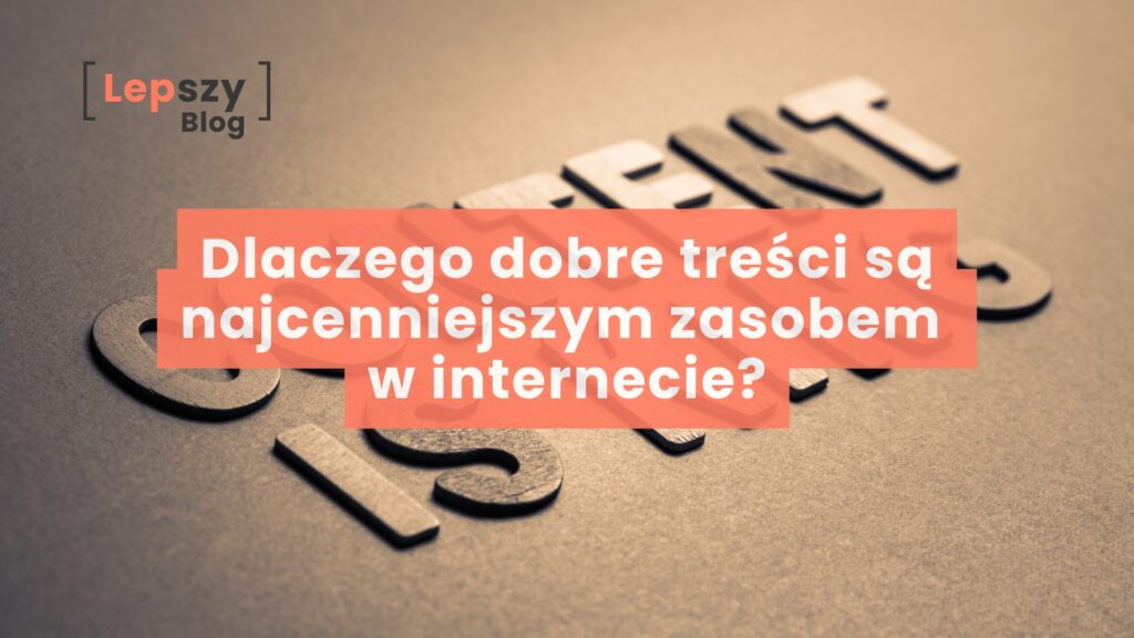 Złotawy blat stołu z wypukłym, mosiężnym napisem content is king. Na środku nałożony czytelny tytuł: Dlaczego dobre treści są najcenniejszym zasobem w internecie?